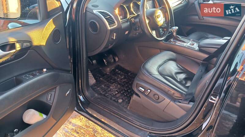 Внедорожник / Кроссовер Audi Q7 2015 в Новояворовске