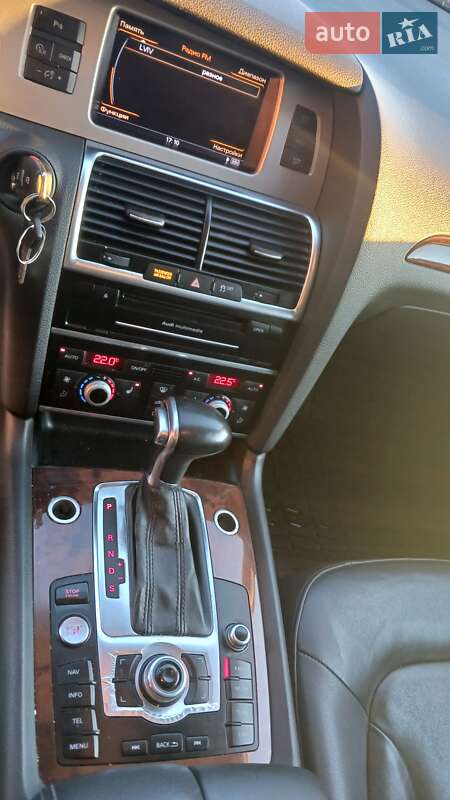 Внедорожник / Кроссовер Audi Q7 2015 в Новояворовске