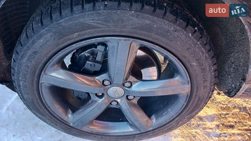 Внедорожник / Кроссовер Audi Q7 2015 в Новояворовске