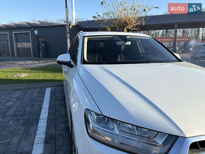 Позашляховик / Кросовер Audi Q7 2015 в Луцьку