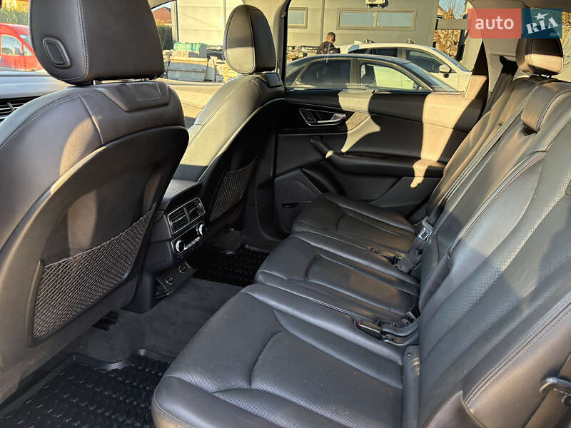 Позашляховик / Кросовер Audi Q7 2015 в Луцьку