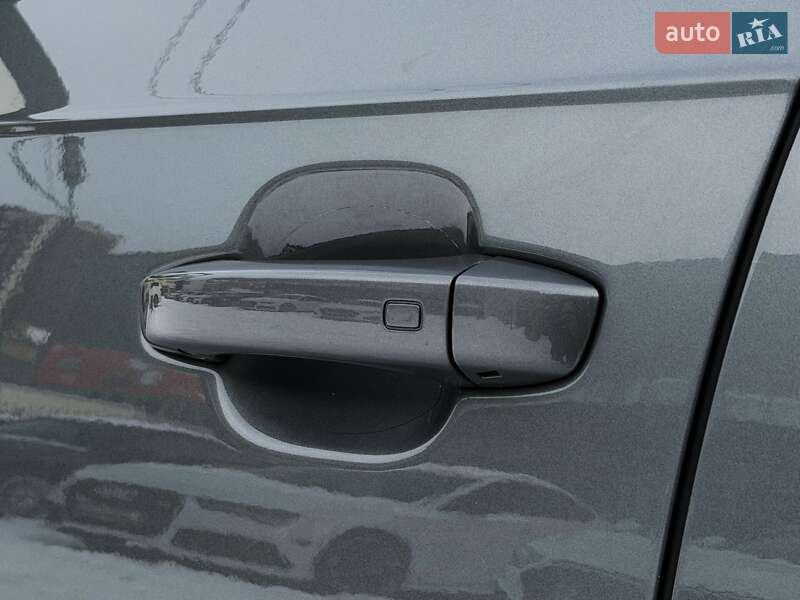 Внедорожник / Кроссовер Audi Q7 2015 в Киеве