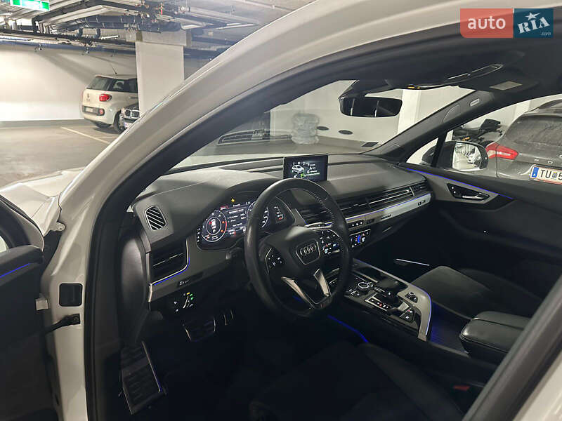 Внедорожник / Кроссовер Audi Q7 2019 в Киеве