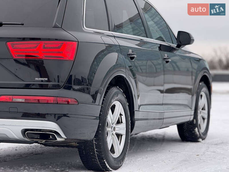 Позашляховик / Кросовер Audi Q7 2017 в Києві