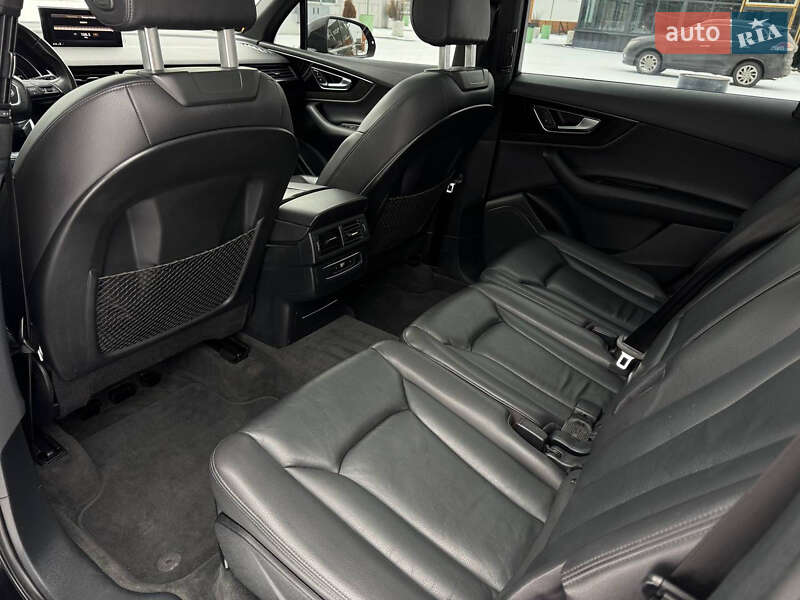 Позашляховик / Кросовер Audi Q7 2017 в Києві