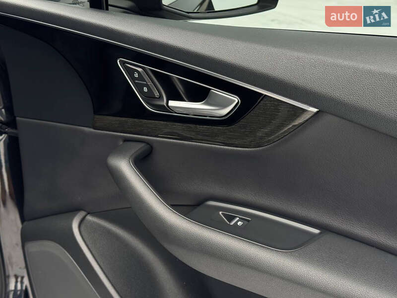 Позашляховик / Кросовер Audi Q7 2017 в Києві