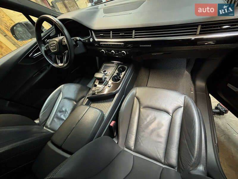 Внедорожник / Кроссовер Audi Q7 2016 в Киеве