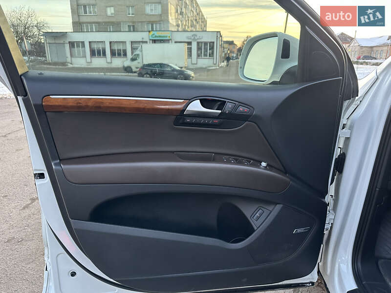 Позашляховик / Кросовер Audi Q7 2014 в Дубні