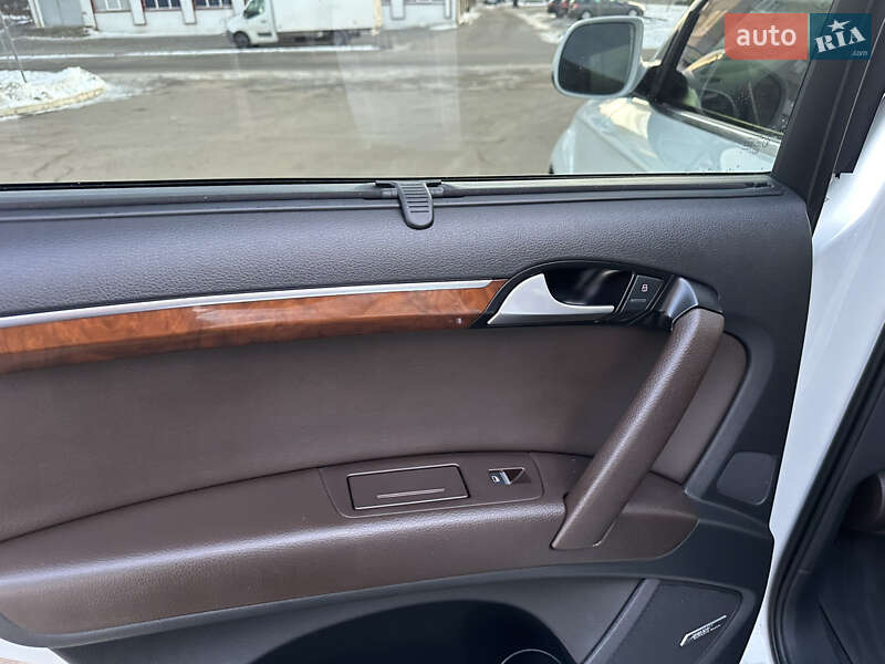 Позашляховик / Кросовер Audi Q7 2014 в Дубні