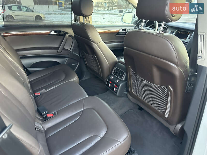 Позашляховик / Кросовер Audi Q7 2014 в Дубні