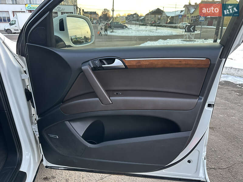 Позашляховик / Кросовер Audi Q7 2014 в Дубні