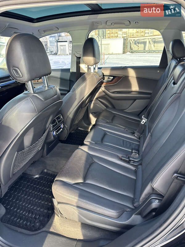 Внедорожник / Кроссовер Audi Q7 2017 в Киеве