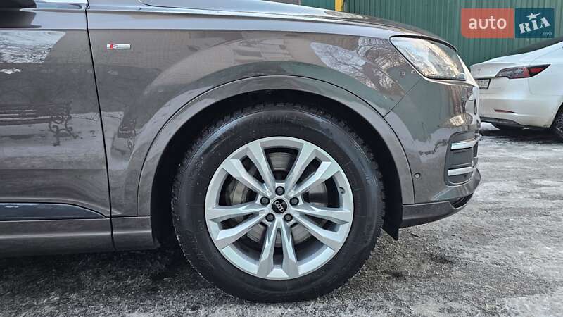 Внедорожник / Кроссовер Audi Q7 2016 в Киеве