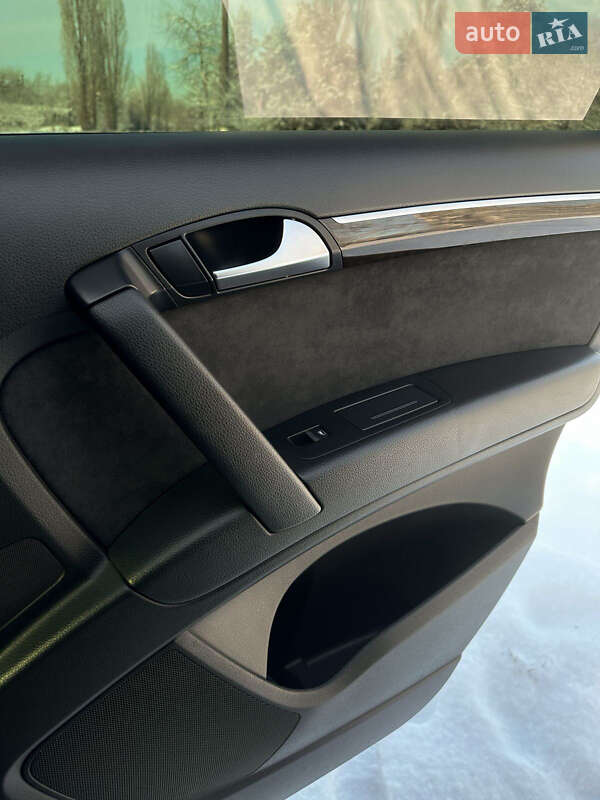 Внедорожник / Кроссовер Audi Q7 2013 в Кременчуге