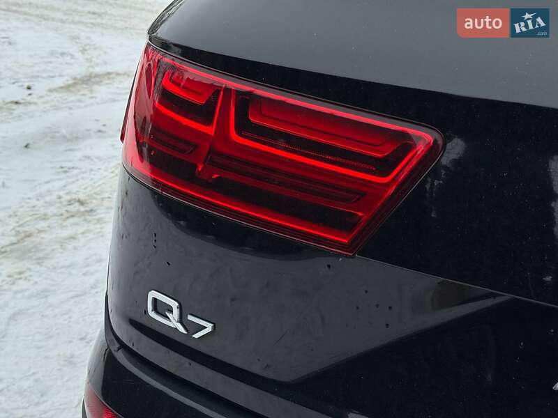 Внедорожник / Кроссовер Audi Q7 2017 в Каменец-Подольском