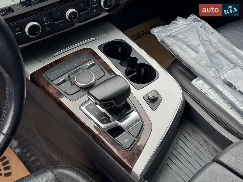 Внедорожник / Кроссовер Audi Q7 2017 в Каменец-Подольском
