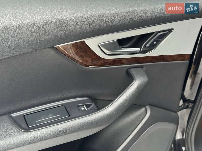 Внедорожник / Кроссовер Audi Q7 2017 в Каменец-Подольском