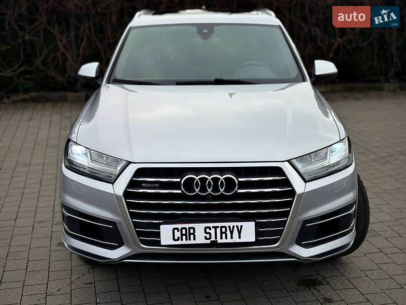 Позашляховик / Кросовер Audi Q7 2017 в Стрию