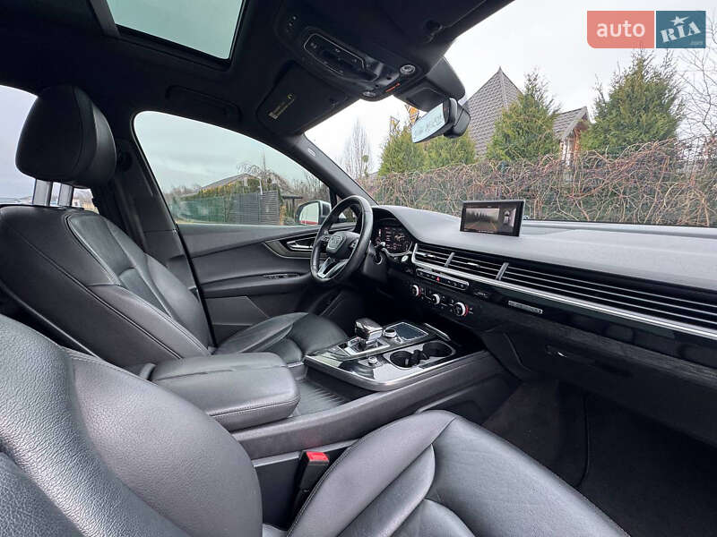 Позашляховик / Кросовер Audi Q7 2017 в Стрию