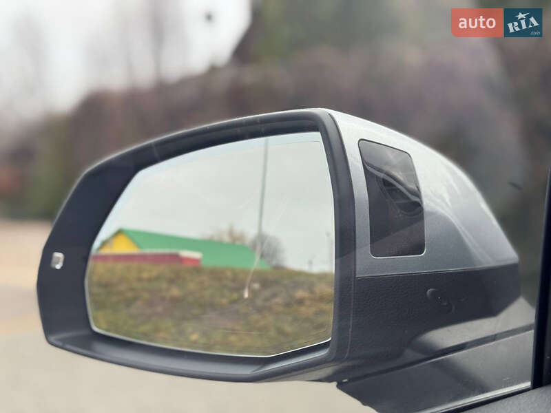 Позашляховик / Кросовер Audi Q7 2017 в Стрию