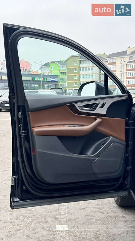 Позашляховик / Кросовер Audi Q7 2017 в Києві