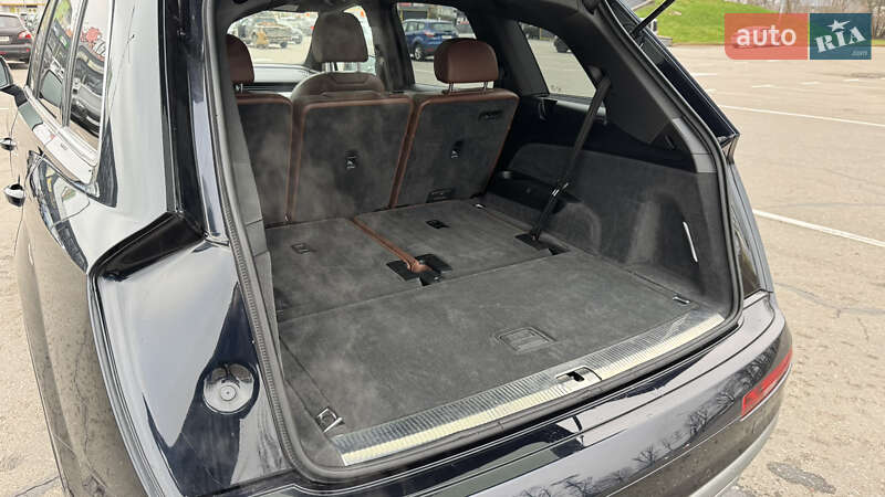 Позашляховик / Кросовер Audi Q7 2017 в Києві