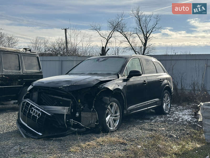 Позашляховик / Кросовер Audi Q7 2021 в Ужгороді