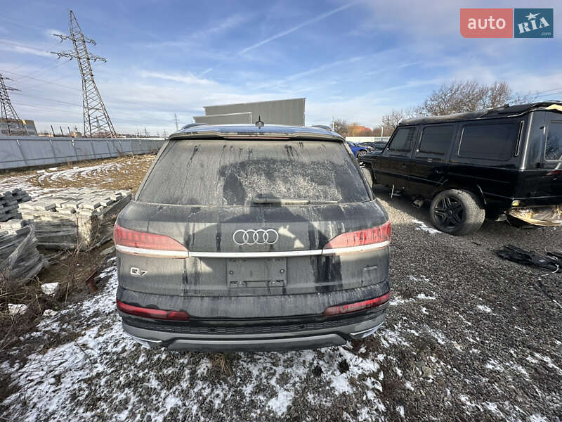 Позашляховик / Кросовер Audi Q7 2021 в Ужгороді