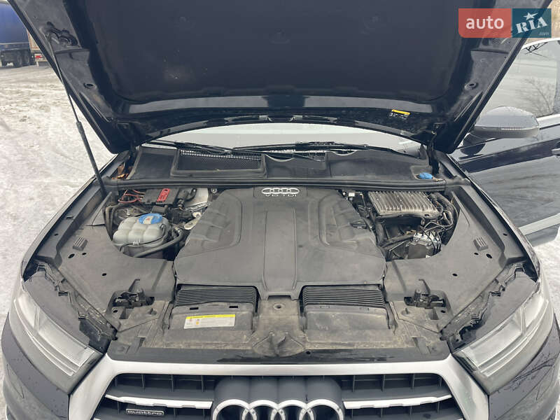 Внедорожник / Кроссовер Audi Q7 2015 в Киеве