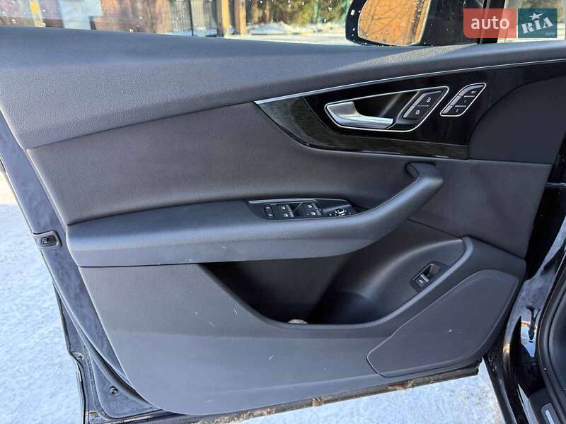 Внедорожник / Кроссовер Audi Q7 2016 в Киеве