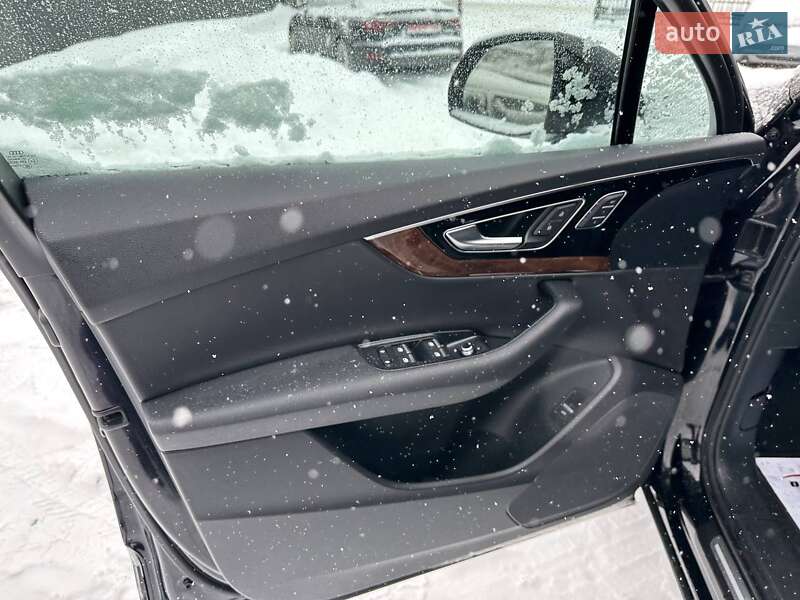 Внедорожник / Кроссовер Audi Q7 2017 в Львове