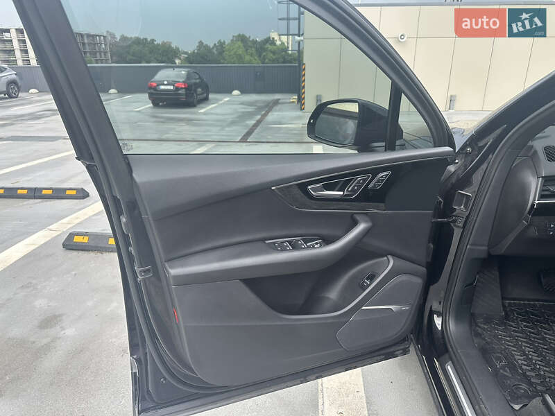 Внедорожник / Кроссовер Audi Q7 2016 в Киеве