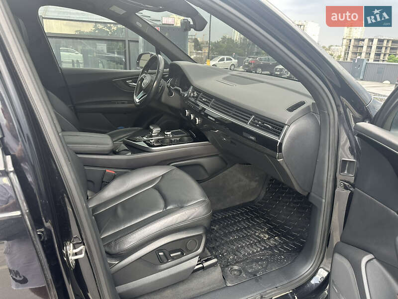 Внедорожник / Кроссовер Audi Q7 2016 в Киеве