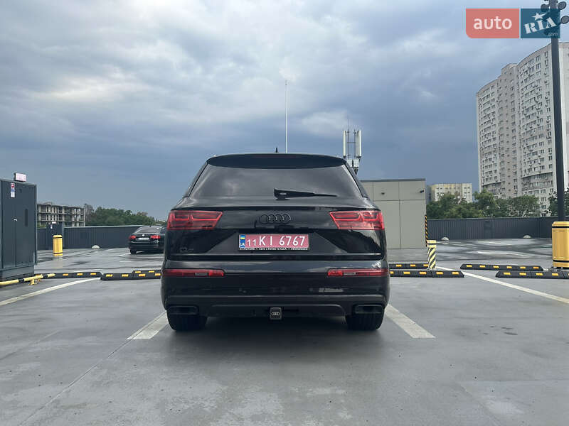 Внедорожник / Кроссовер Audi Q7 2016 в Киеве