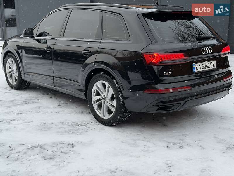 Внедорожник / Кроссовер Audi Q7 2021 в Киеве