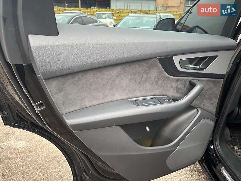 Внедорожник / Кроссовер Audi Q7 2017 в Запорожье