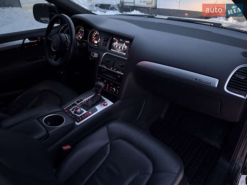 Внедорожник / Кроссовер Audi Q7 2013 в Дубно