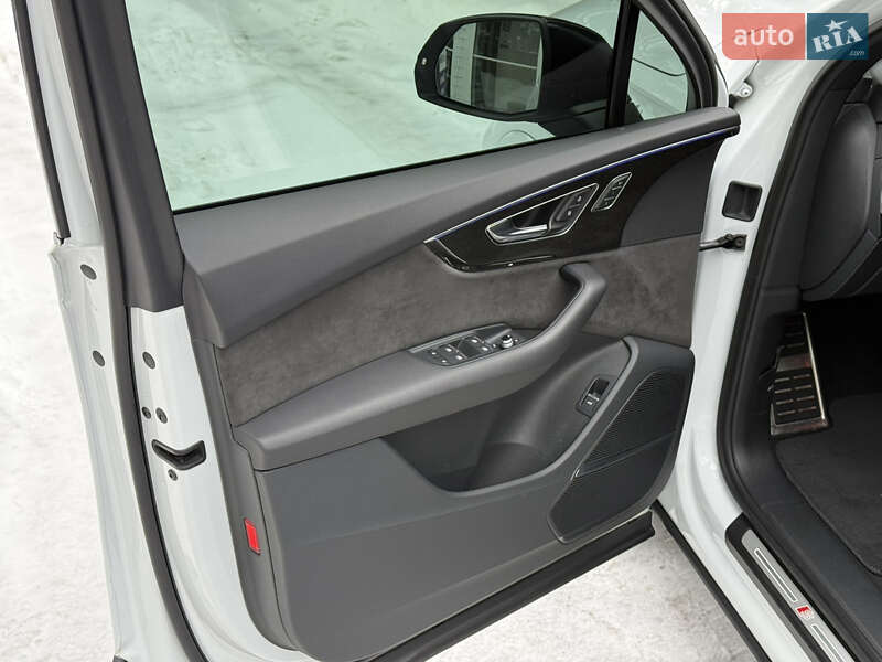 Внедорожник / Кроссовер Audi Q7 2020 в Киеве