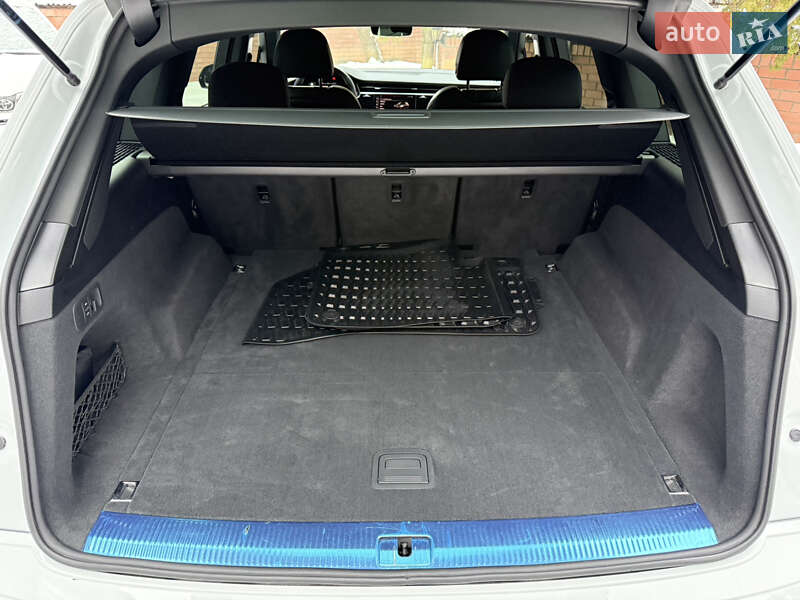 Внедорожник / Кроссовер Audi Q7 2020 в Киеве