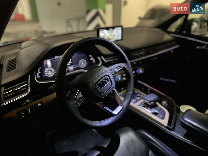 Внедорожник / Кроссовер Audi Q7 2017 в Киеве