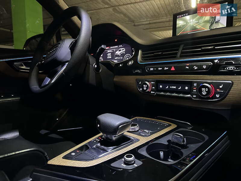 Внедорожник / Кроссовер Audi Q7 2017 в Киеве