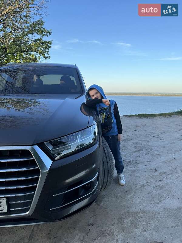 Внедорожник / Кроссовер Audi Q7 2016 в Киеве