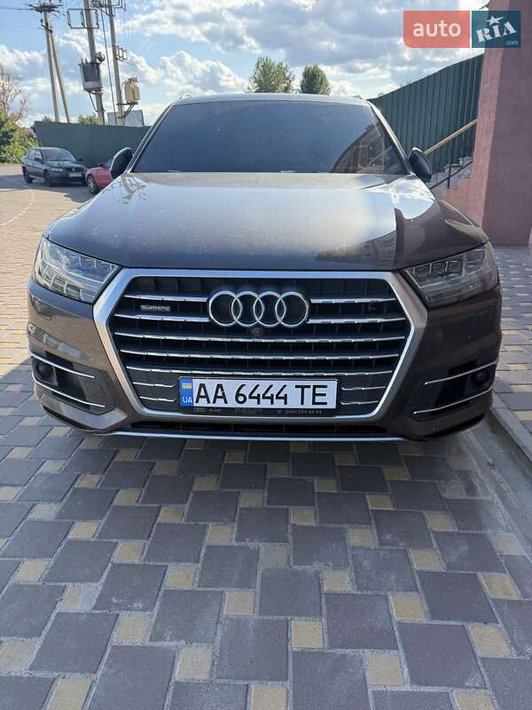 Внедорожник / Кроссовер Audi Q7 2016 в Киеве