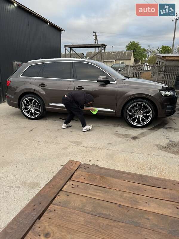 Внедорожник / Кроссовер Audi Q7 2016 в Киеве