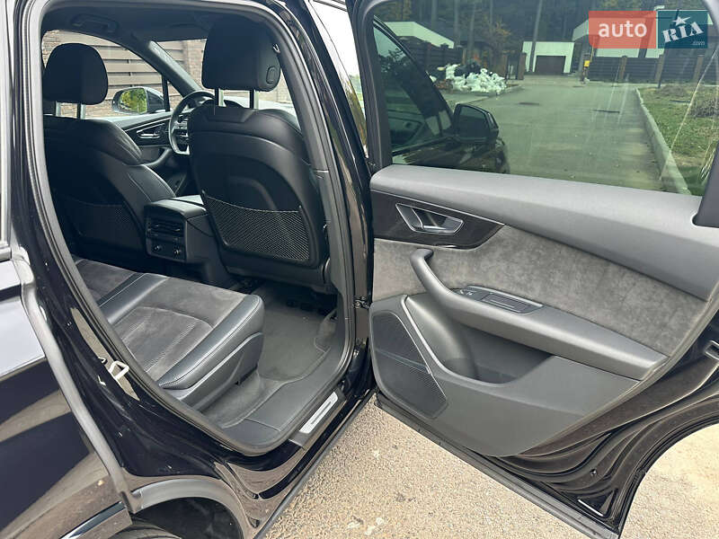 Внедорожник / Кроссовер Audi Q7 2020 в Киеве