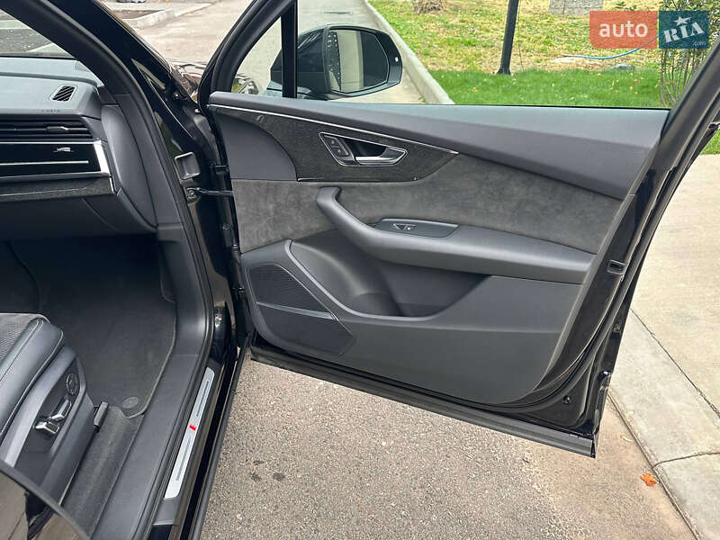 Внедорожник / Кроссовер Audi Q7 2020 в Киеве