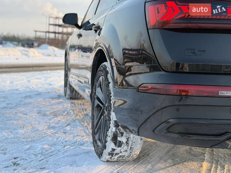 Внедорожник / Кроссовер Audi Q7 2023 в Киеве