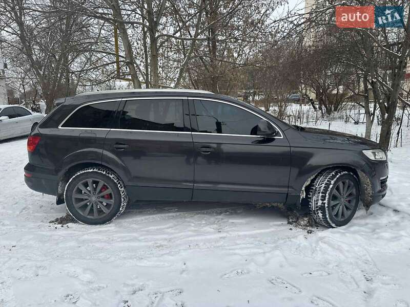 Внедорожник / Кроссовер Audi Q7 2006 в Могилев-Подольске