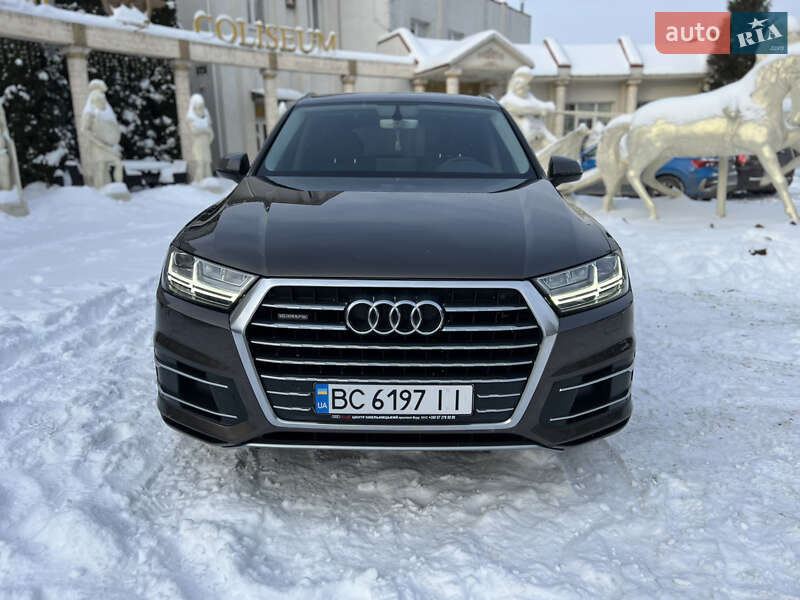 Внедорожник / Кроссовер Audi Q7 2015 в Хмельницком