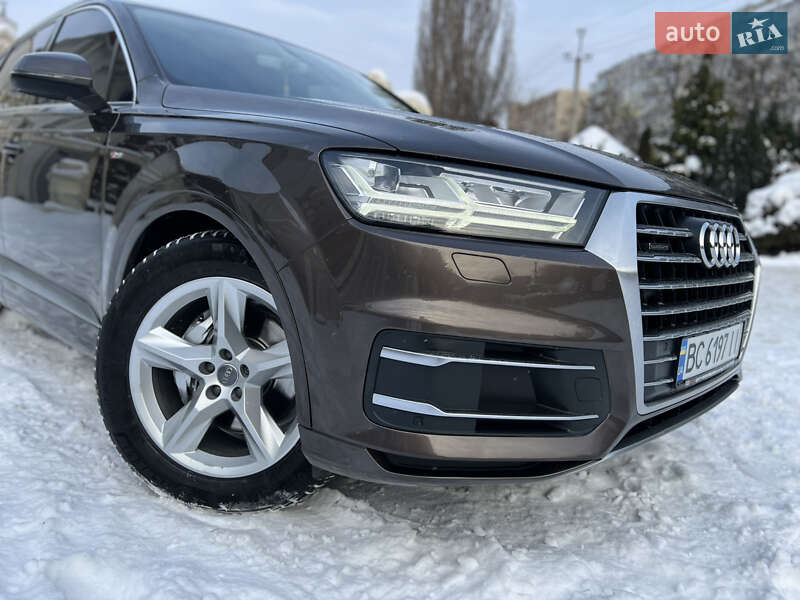 Внедорожник / Кроссовер Audi Q7 2015 в Хмельницком